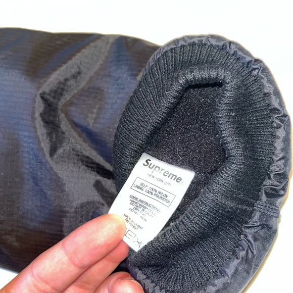 Supreme black handwarmer OS - Picture 3 of 3